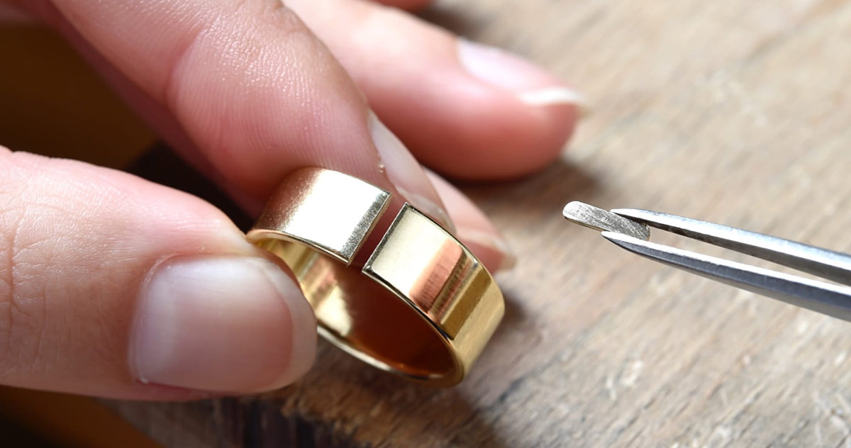 Onderdrukker Versterken Pikken How to Resize Your Ring to be Bigger or Smaller | The Loupe, TrueFacet
