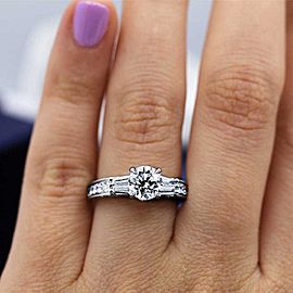 Extraordinary 18k White Gold Engagement Ring with center 1.25ct Round Diamond...