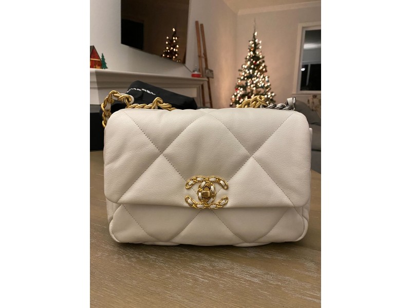 Chanel Lambskin Quilted Medium Chanel 19 Flap White, Chanel
