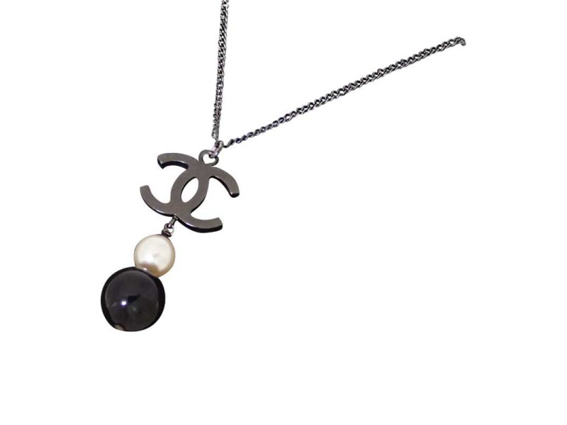 Chanel Metal And Simulated Glass Pearl Necklace 