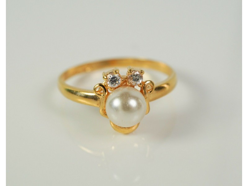 Beautiful 21K Yellow Gold Pearl Ring with Diamonds