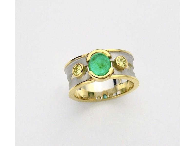 18k Yellow and White Emerald Cabochon and Diamond Ring