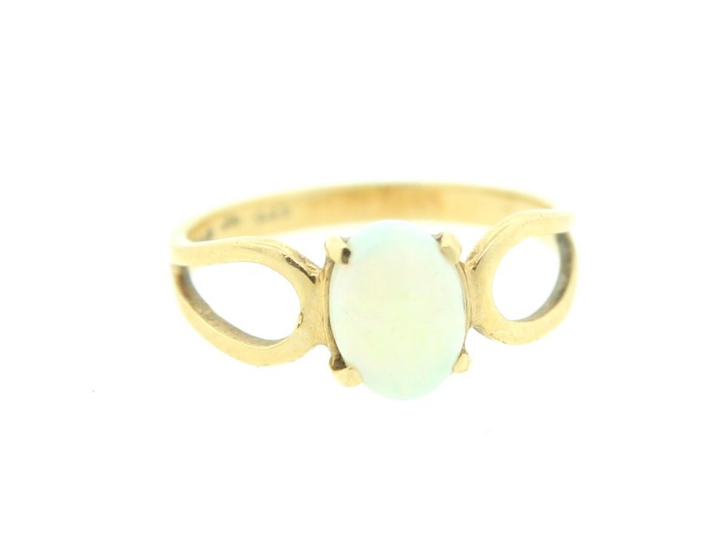 14K Yellow Gold Oval Opal Ring 