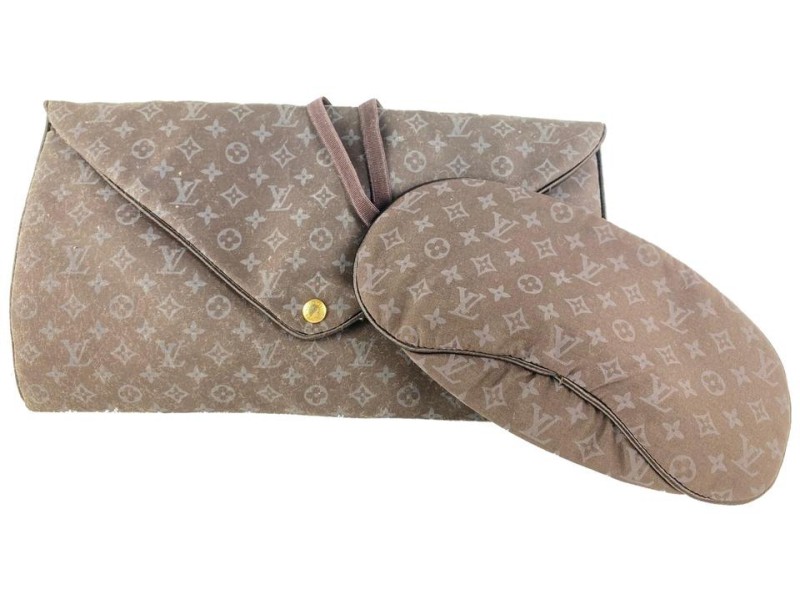 Louis Vuitton Monogram Sleeping Mask with Envelope Pouch Carrying Case 3LVA1116