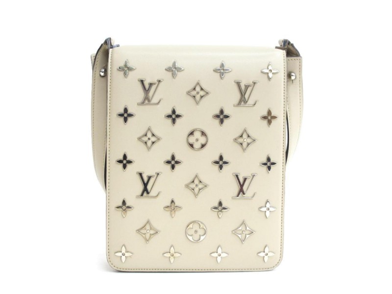 Bag charm Louis Vuitton Metallic in Metal - 37399647