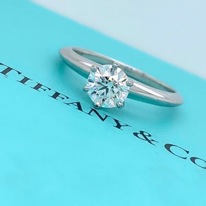 Tiffany & Co. Round Diamond 0.83 ct Classic Solitaire Engagment Ring PLAT EXEXEX