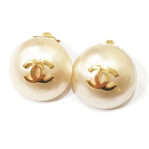 Chanel CC Gold Gumball Simulated Glass Pearl Clip On Earrings 
