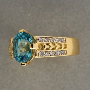 Vintage 2.50ct Oval Blue Zircon 18k Yellow Gold .20ct Full Cut Diamond Ring