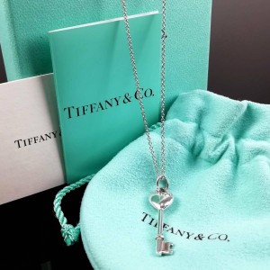 Tiffany & Co. silver 1P Diamond Key Heart necklace