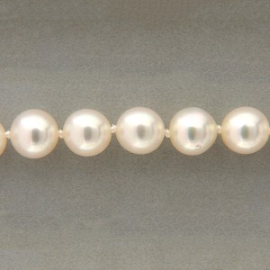 Vintage 8.5 to 9mm 18 Inch Japanese Akoya Cultured Pearl AA High Lustre Necklace