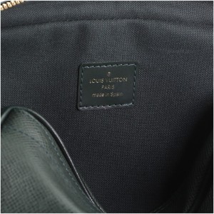 Louis Vuitton Kaluga Pochette Clutch Taiga Leather
