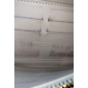 Louis Vuitton Limited Edition Blanc Corail Monogram Vernis Leopard Zippy860900