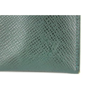 Louis Vuitton Green Taiga Leather Card Holder 15lvs1231