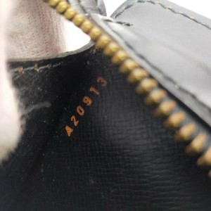 louis vuitton black epi leather pochette